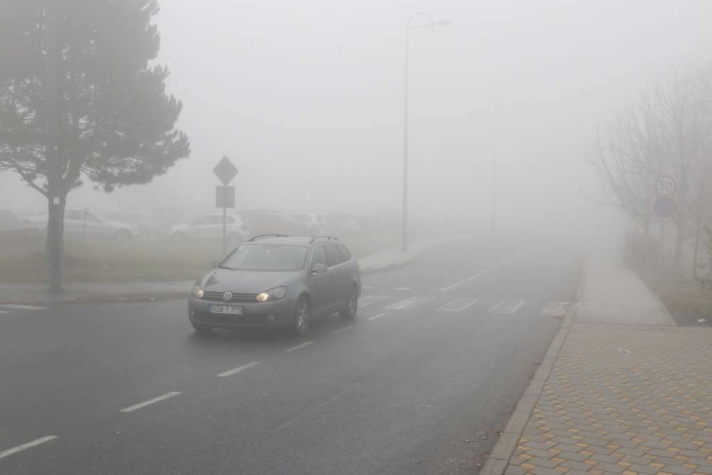 Magla smanjuje vidljivost višim u planinskim predjelima i na pojedinim putnim pravcima